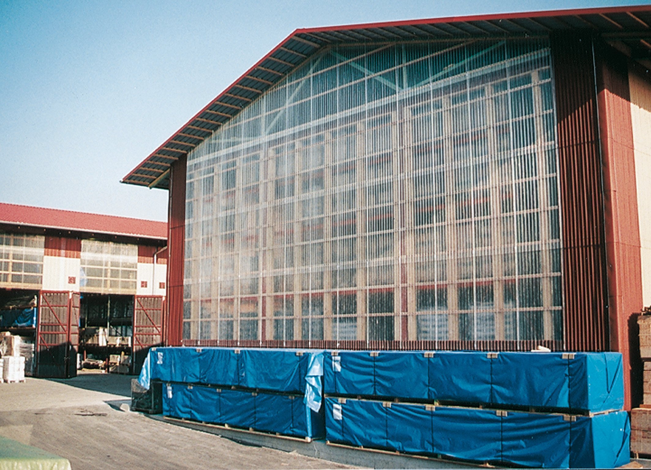 Polyester Lichtwellbahn natur transparent - Langrollen mit 30 lfm. Polyester Lichtwellbahn natur transparent - Langrollen mit 30 lfm.